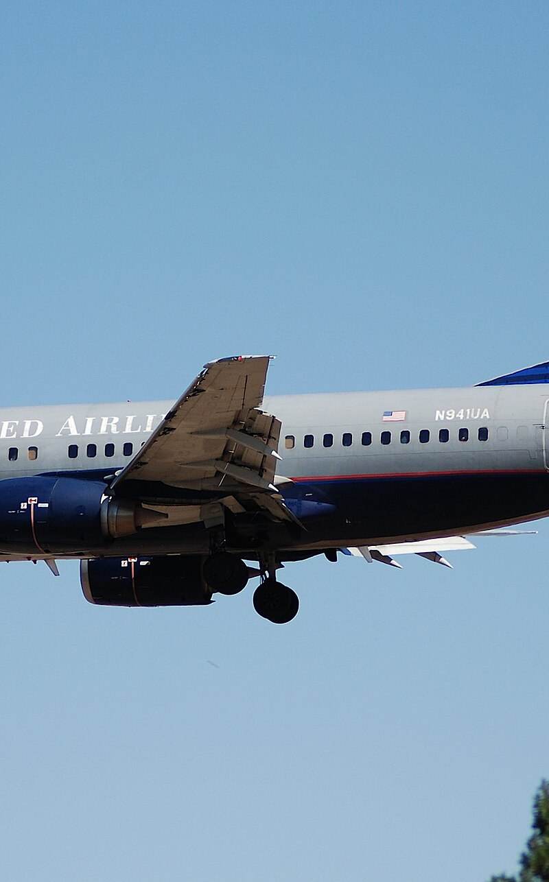 N941UA - Twin-engine aircraft