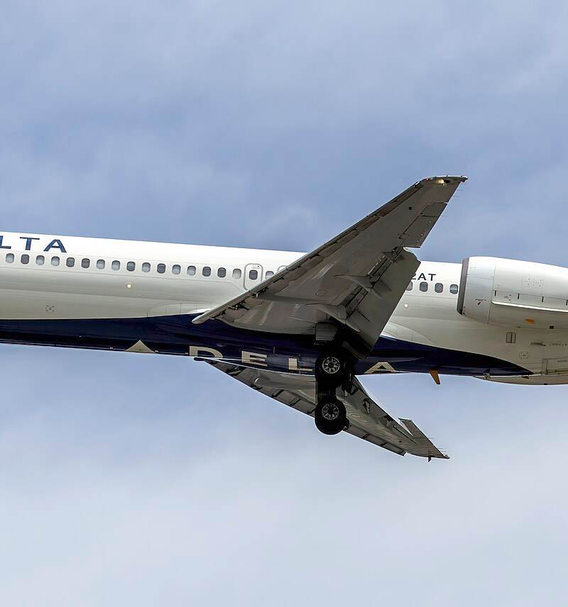 N942AT - Twin-engine aircraft