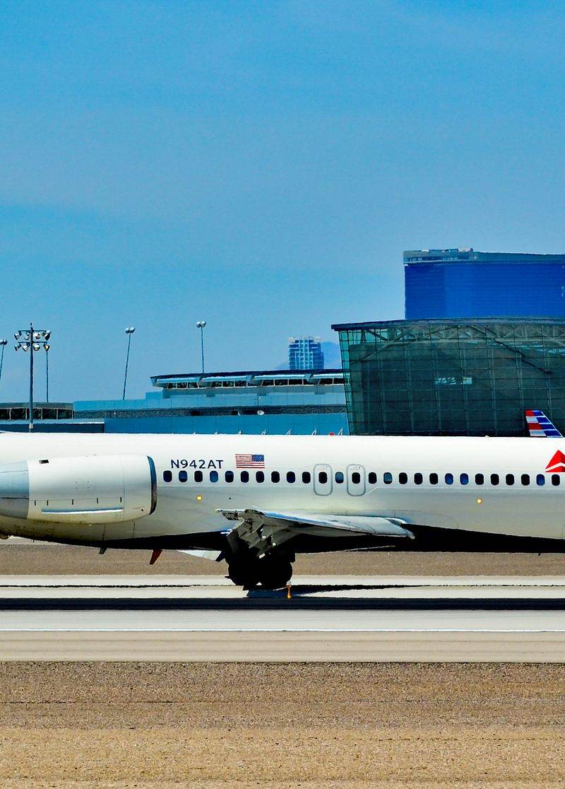N942AT - Twin-engine aircraft