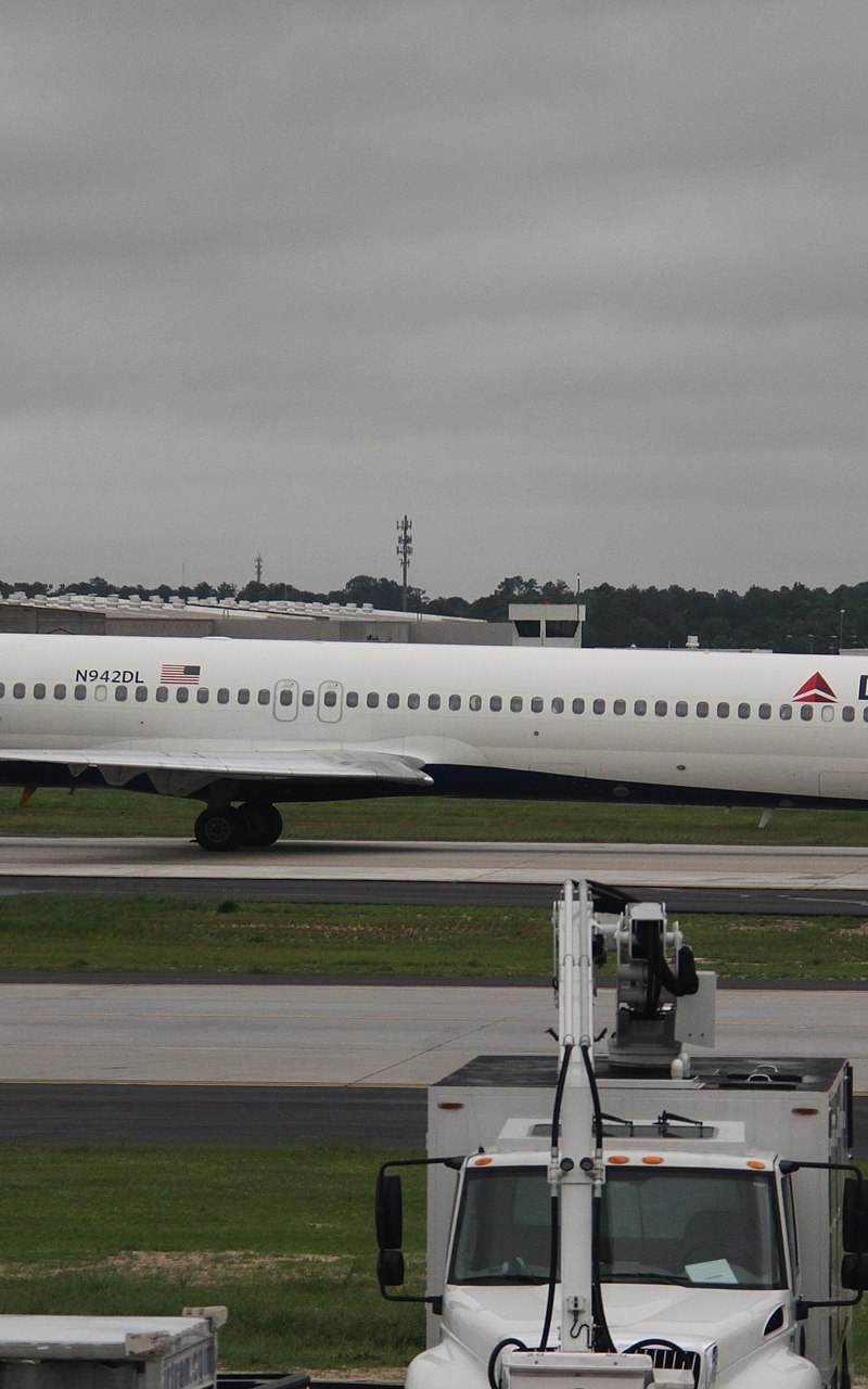 N942DL - Douglas