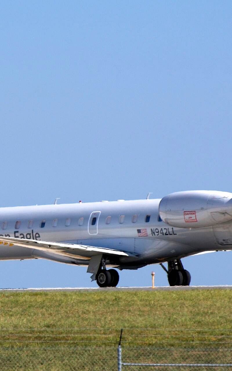 N942LL - Twin-engine aircraft