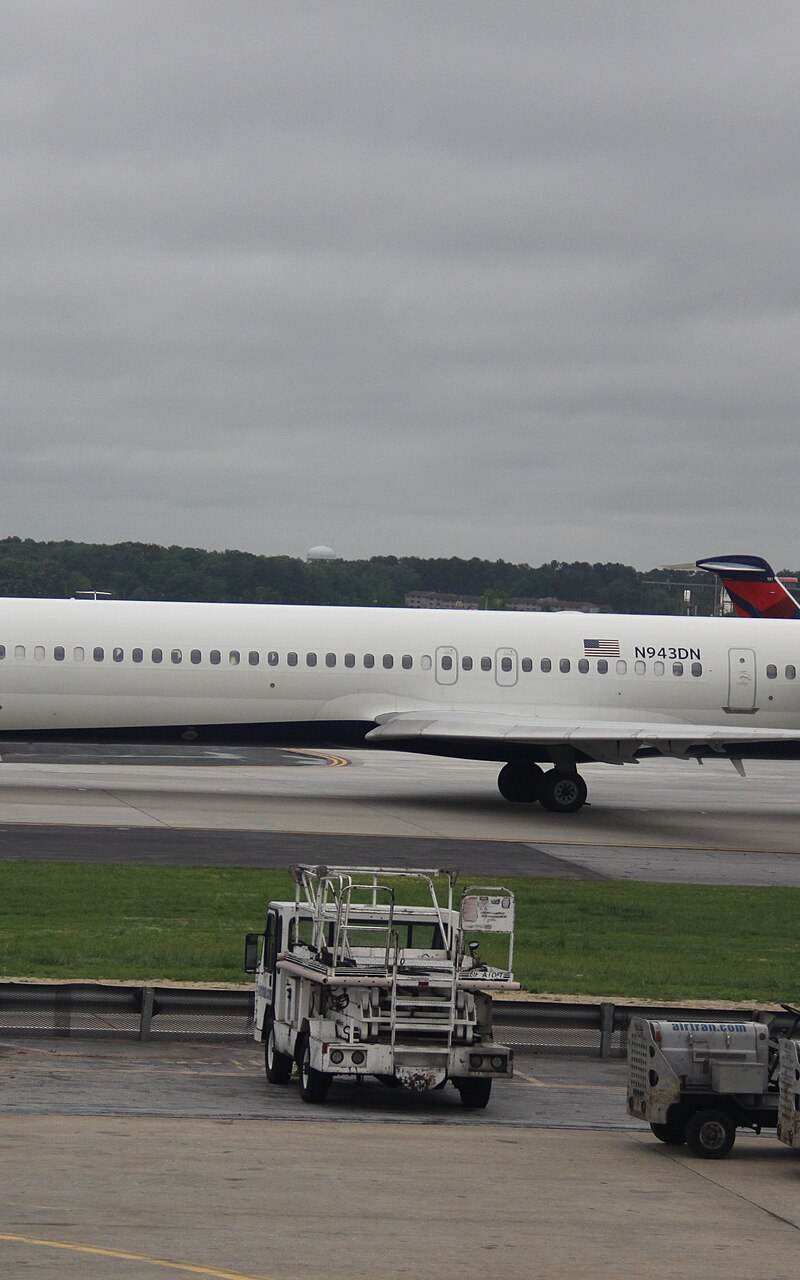 N943DN - Aircraft