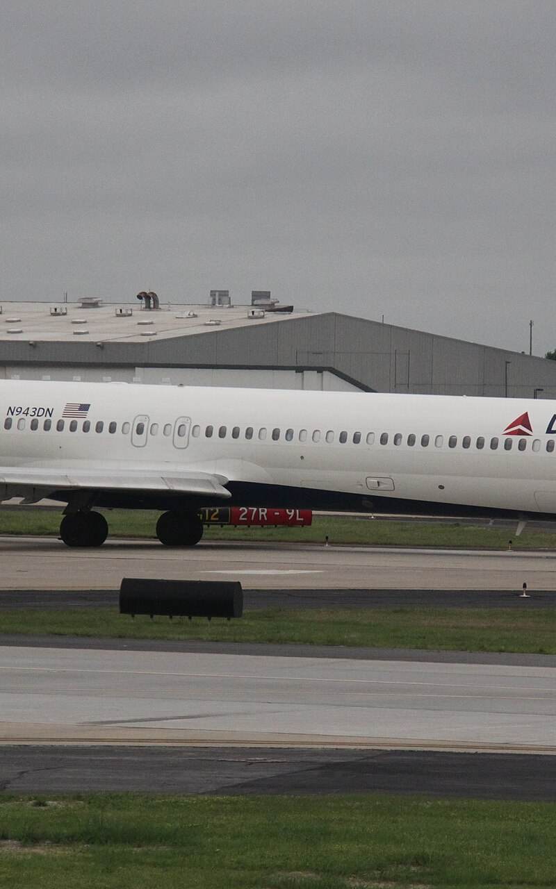 N943DN - Douglas
