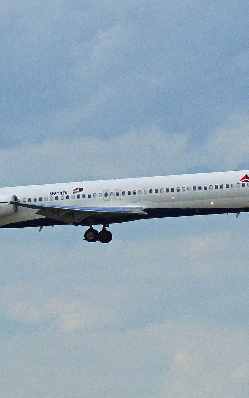 N944DL - Twin-engine aircraft