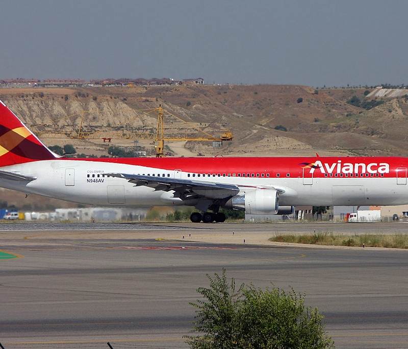 N948AV - Twin-engine aircraft