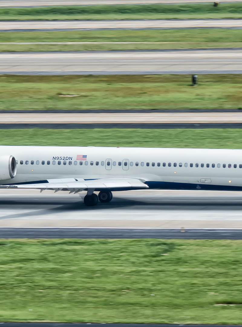 N952DN - Twin-engine aircraft