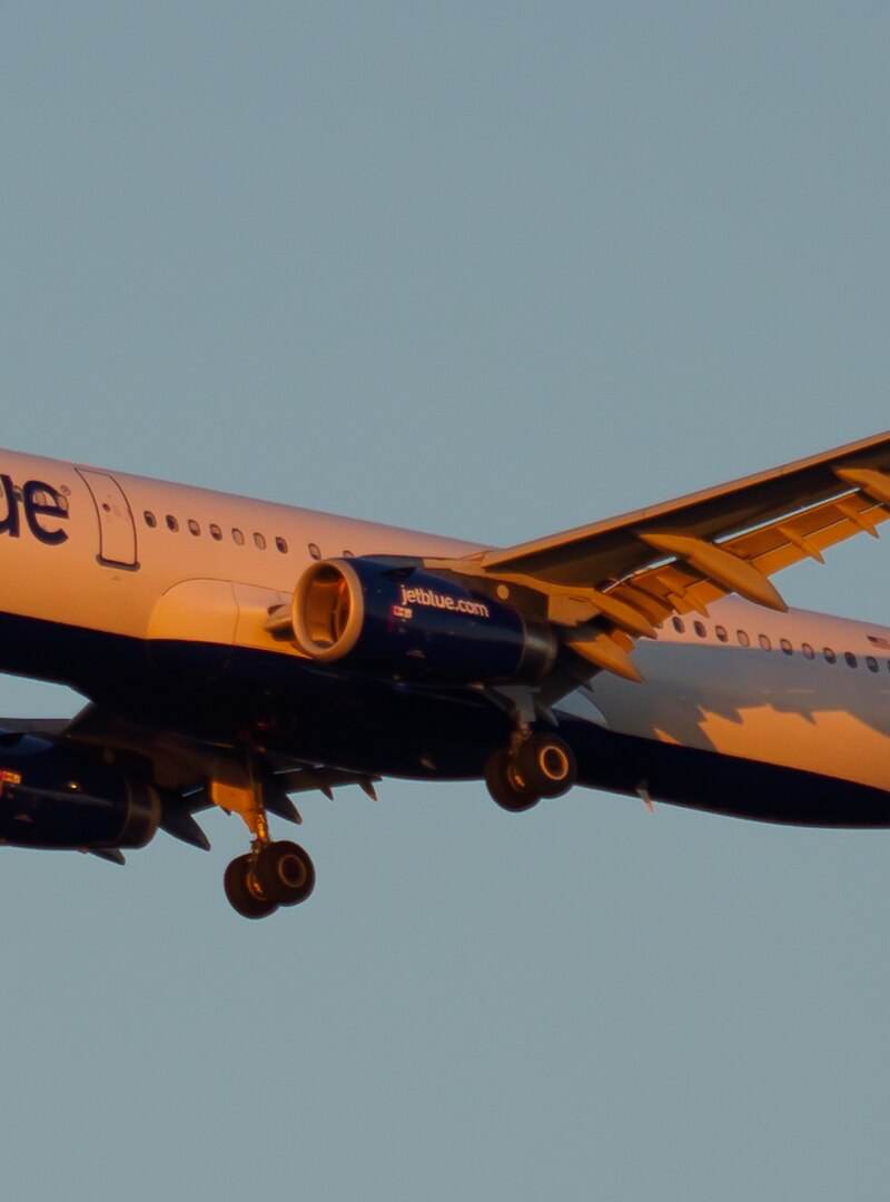 N952JB - Twin-engine aircraft