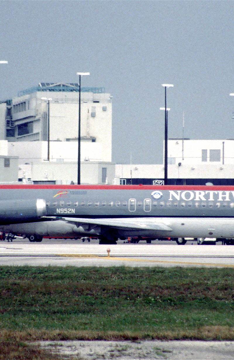 N952N - Twin-engine aircraft