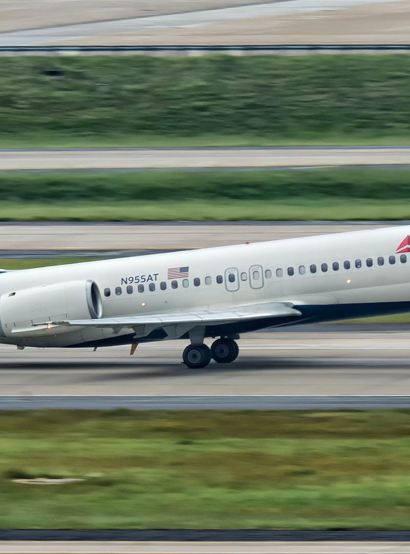 N955AT - Twin-engine aircraft