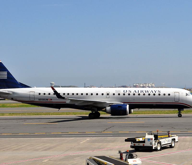 N956UW - Twin-engine aircraft