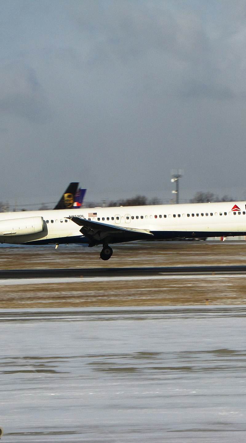 N959DL - Twin-engine aircraft