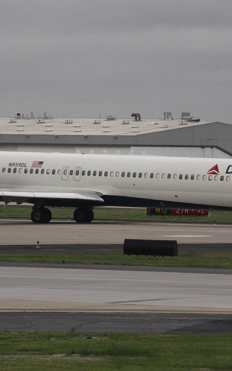 N959DL - Twin-engine aircraft