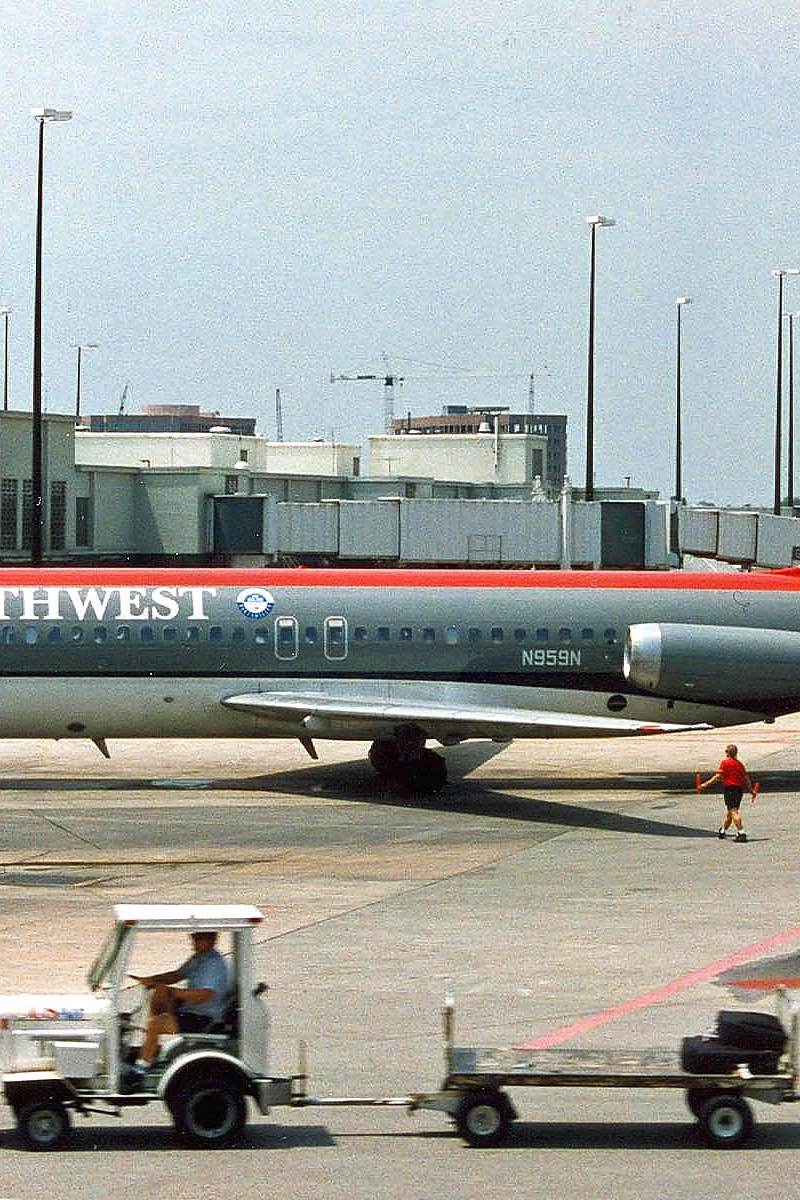 N959N - Twin-engine aircraft