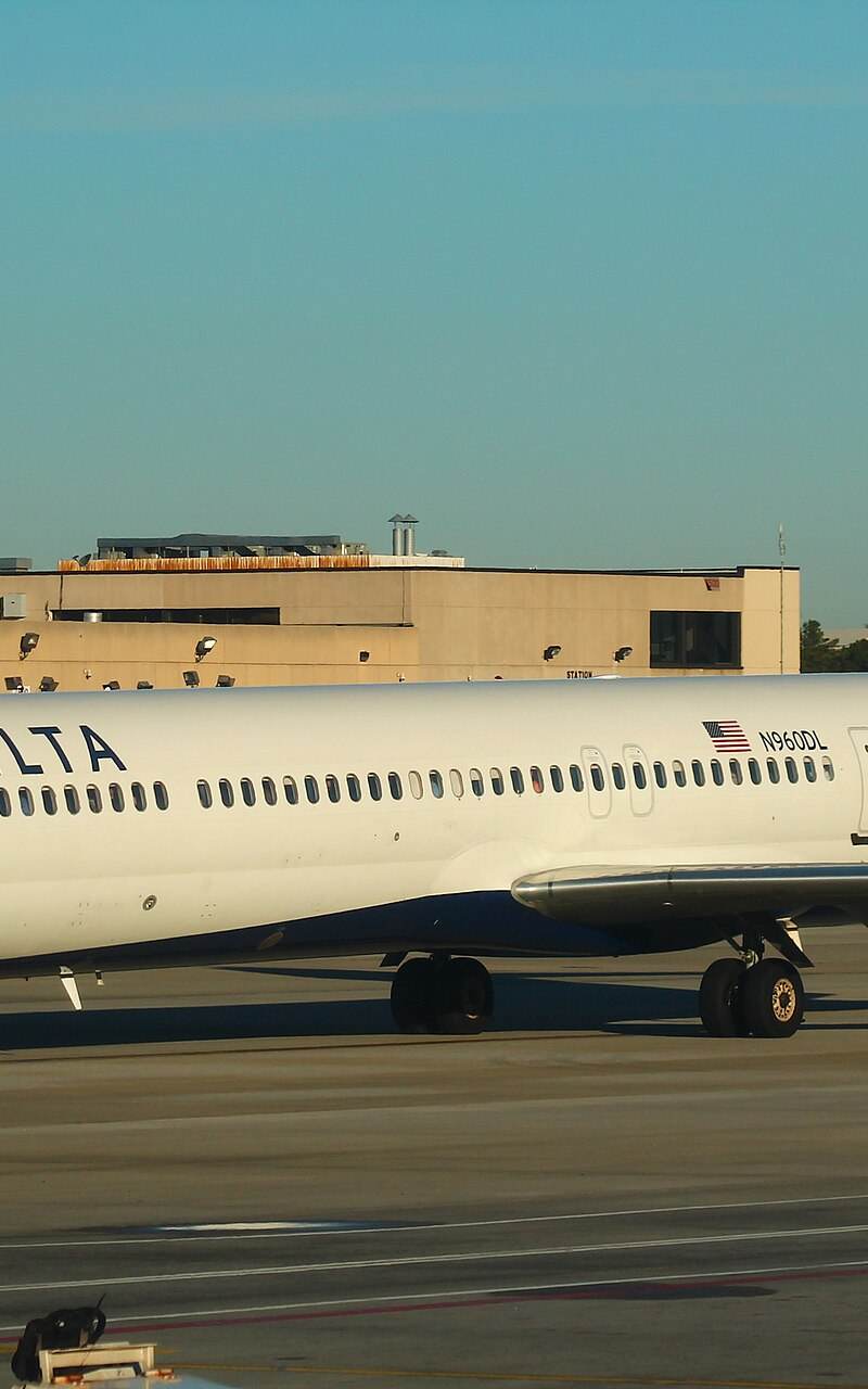 N960DL - Twin-engine aircraft