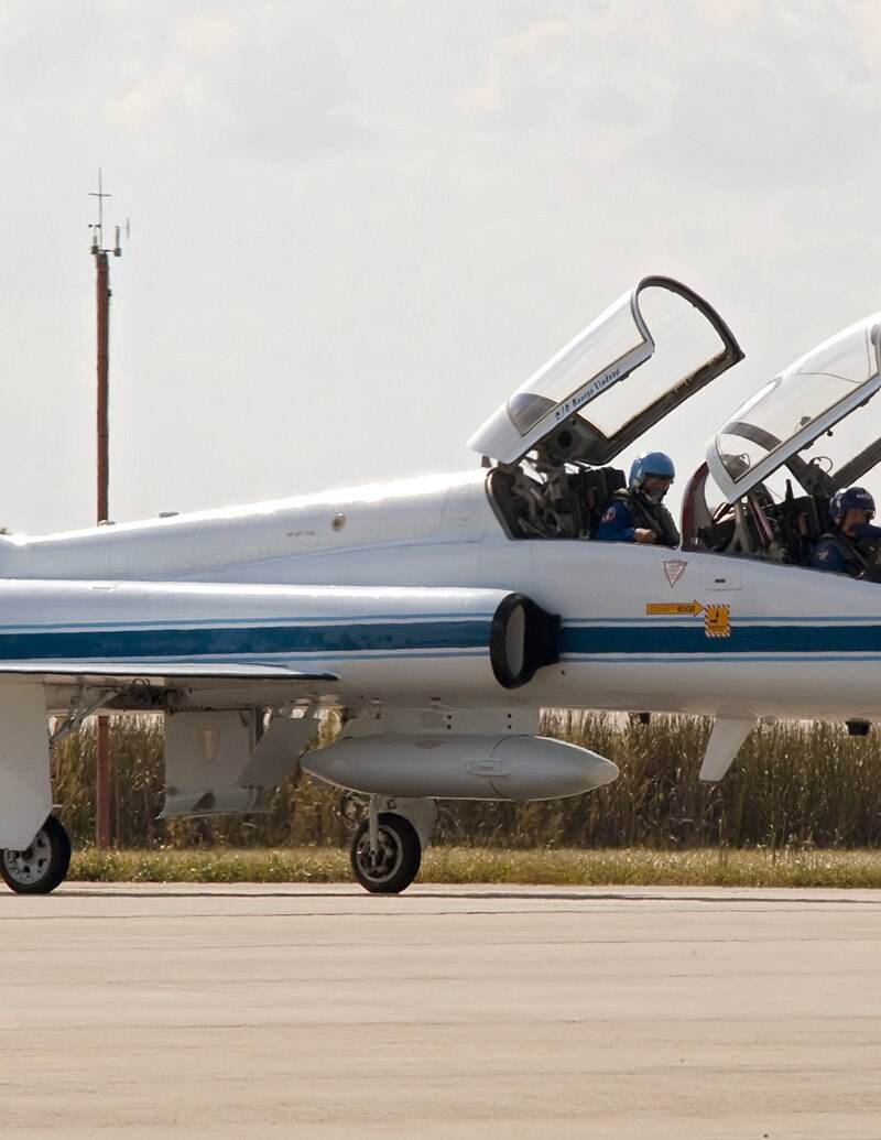 N960NA - Twin-engine aircraft