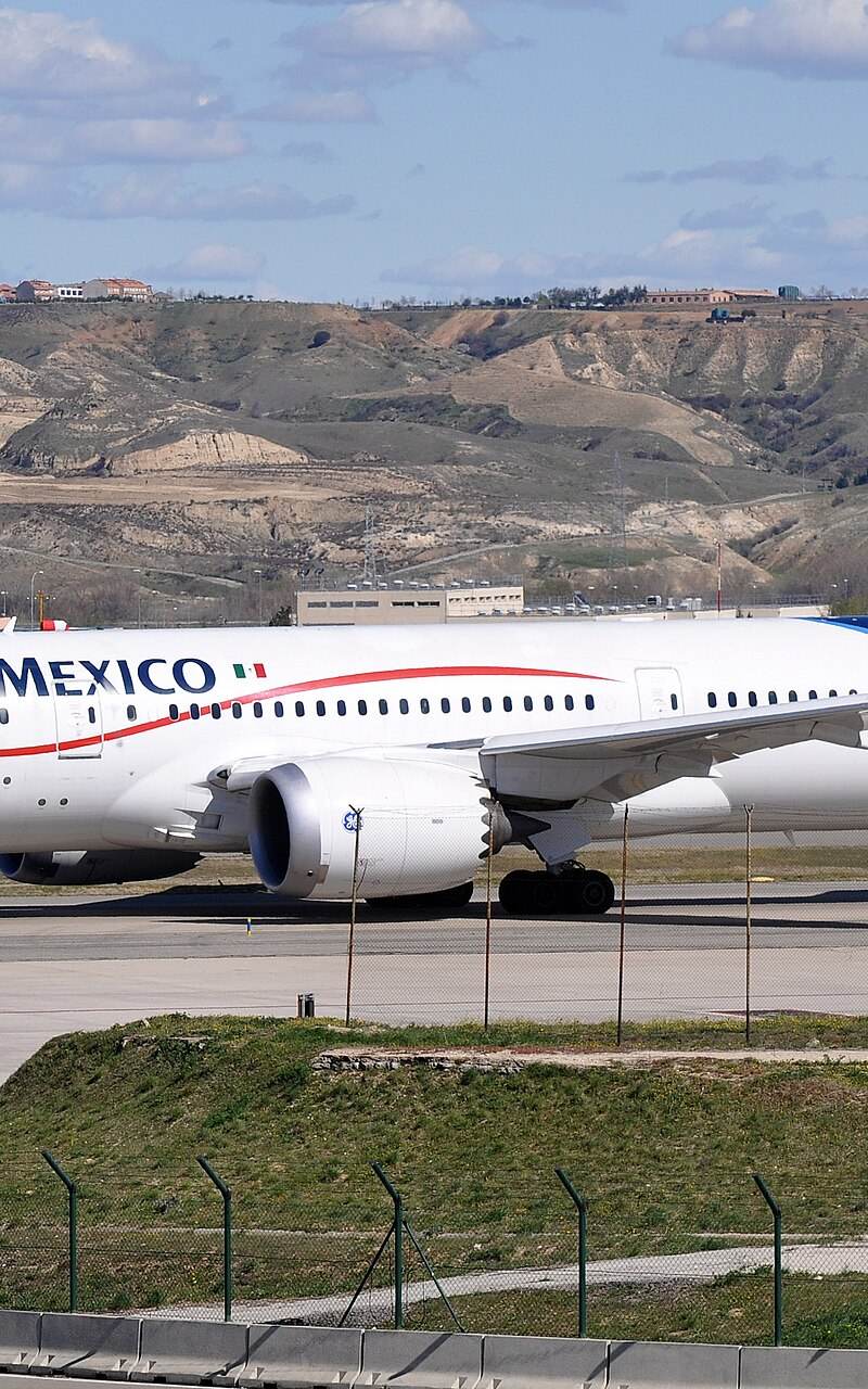 N961AM - Twin-engine aircraft