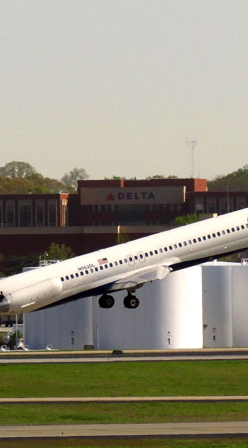 N962DL - Twin-engine aircraft