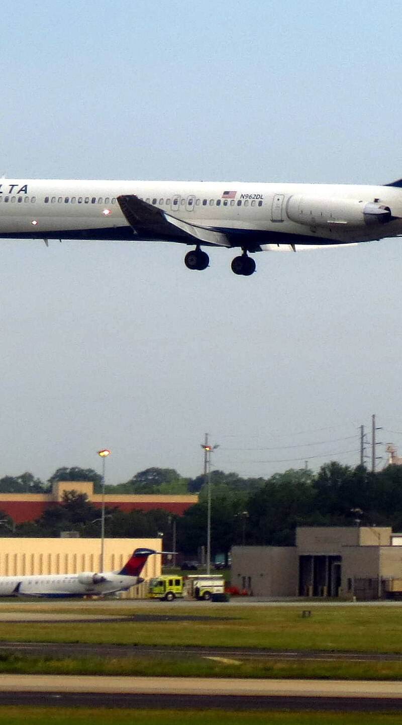 N962DL - Aircraft