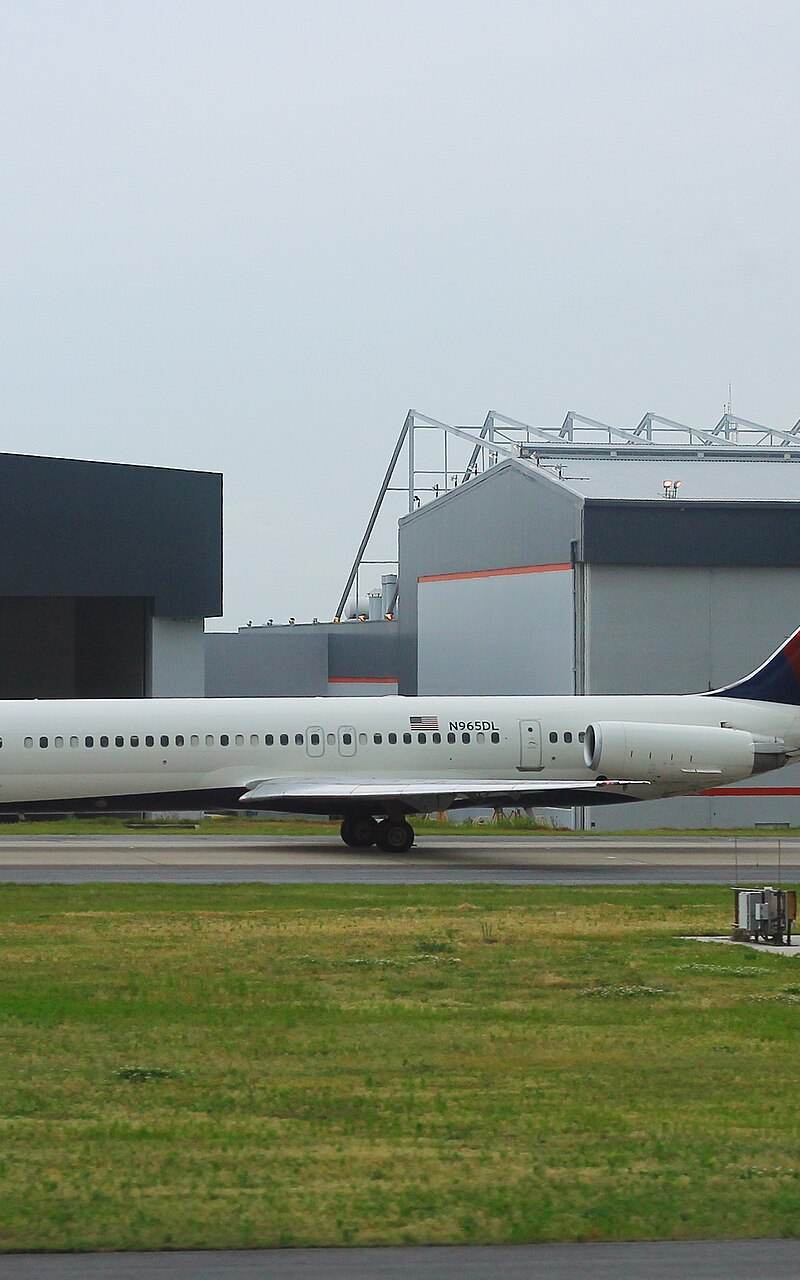 N965DL - Twin-engine aircraft