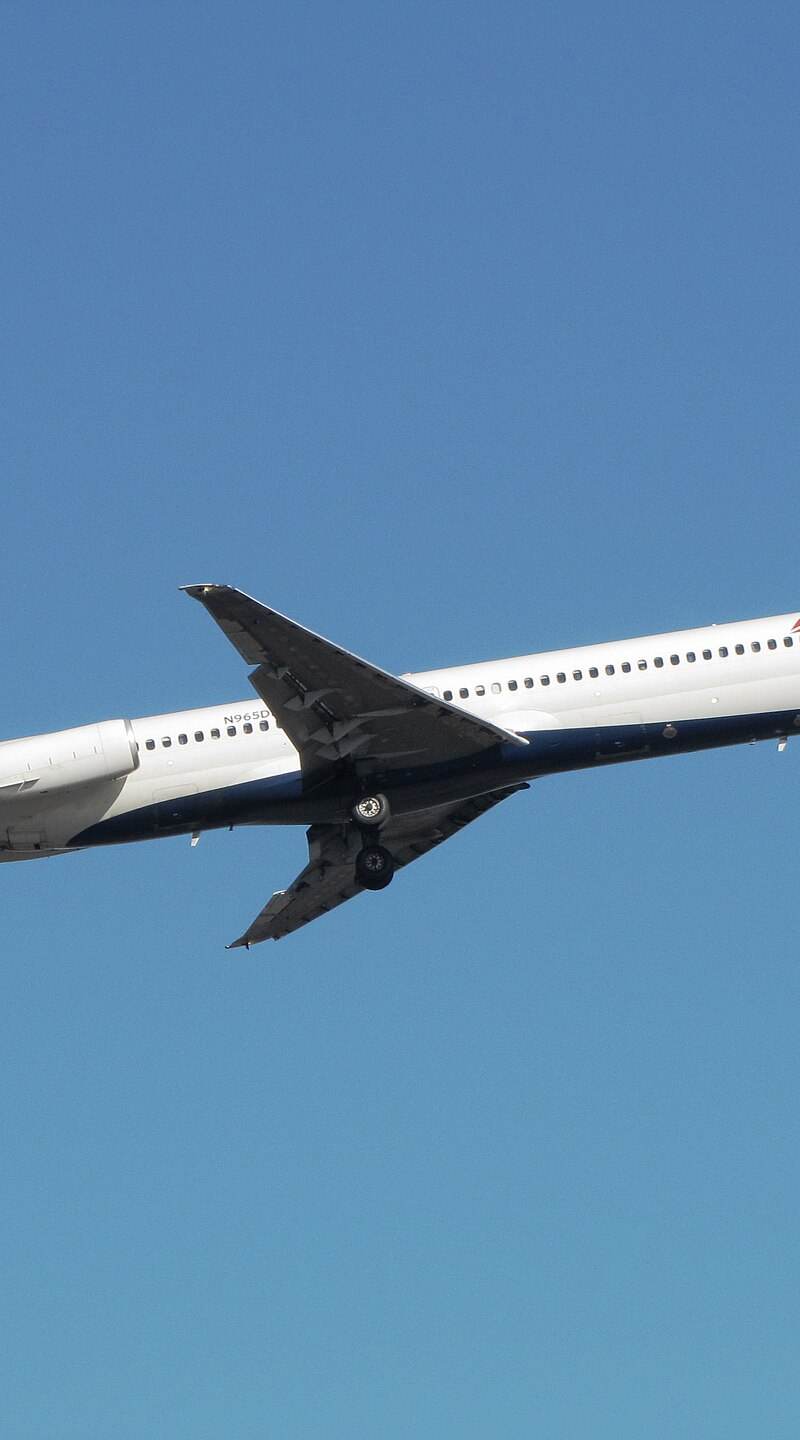 N965DL - Twin-engine aircraft