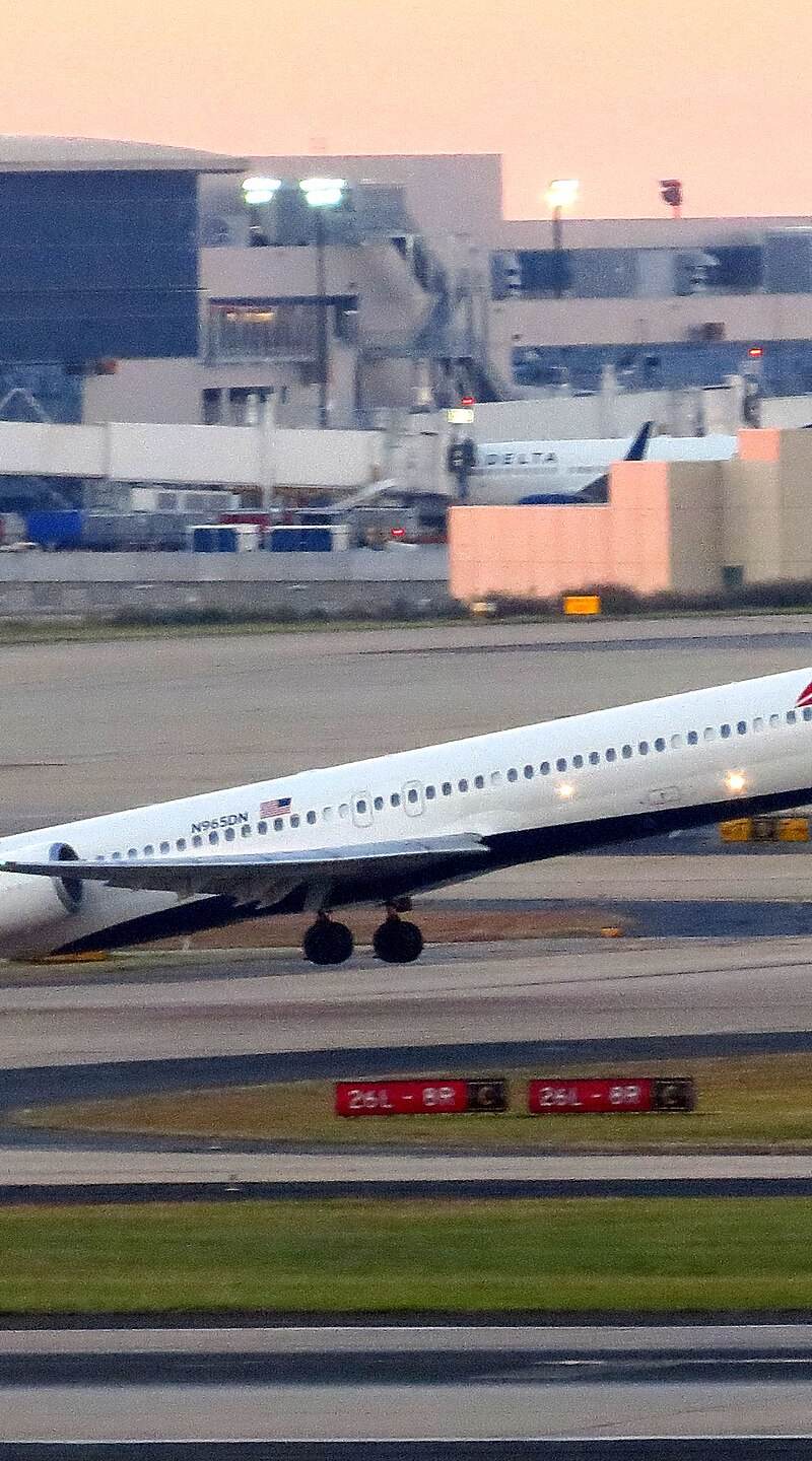 N965DN - Twin-engine aircraft