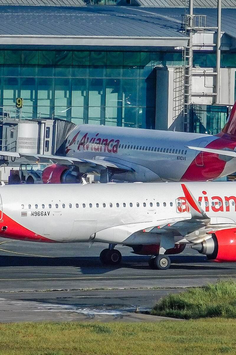 N966AV - Airbus