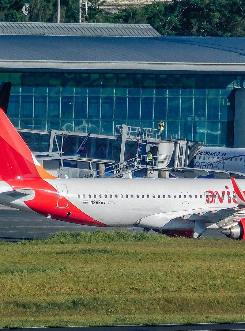 N966AV - Airbus