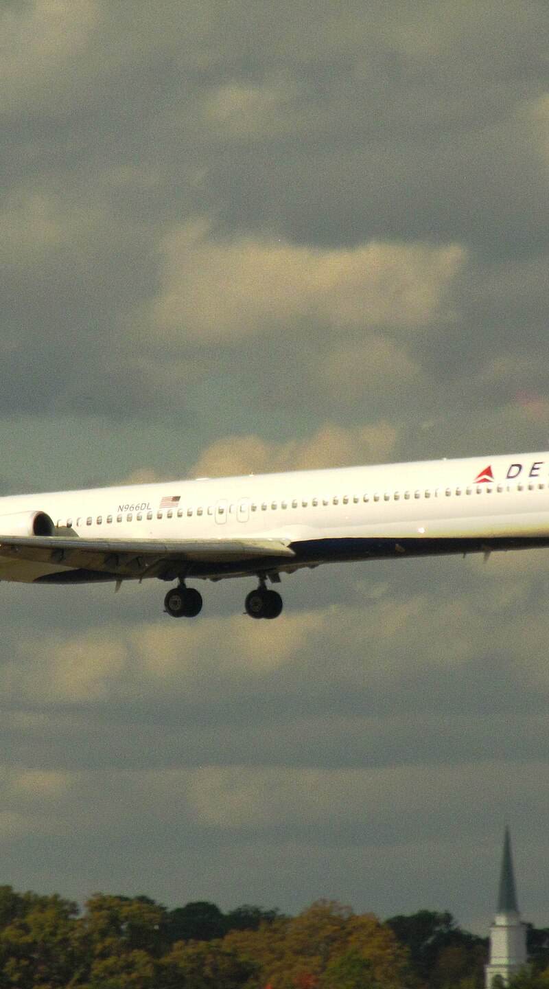 N966DL - Aircraft