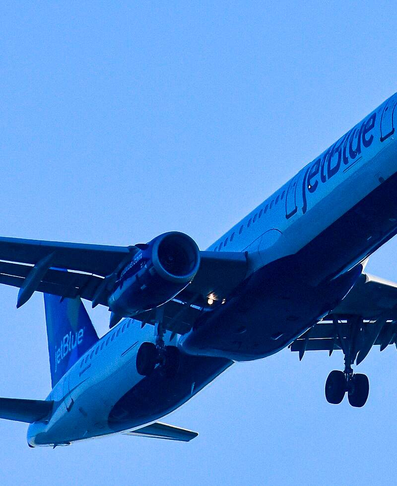  - Twin-engine aircraft