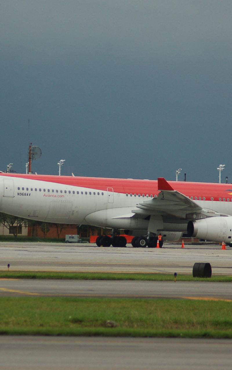 N968AV - Twin-engine aircraft
