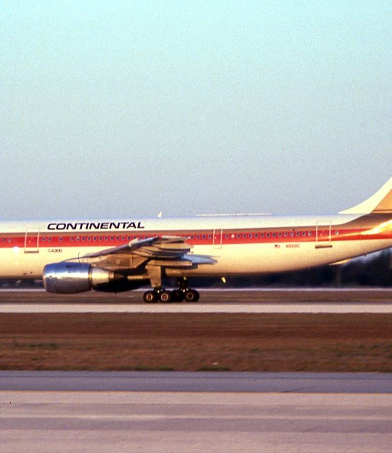 N968C - Twin-engine aircraft