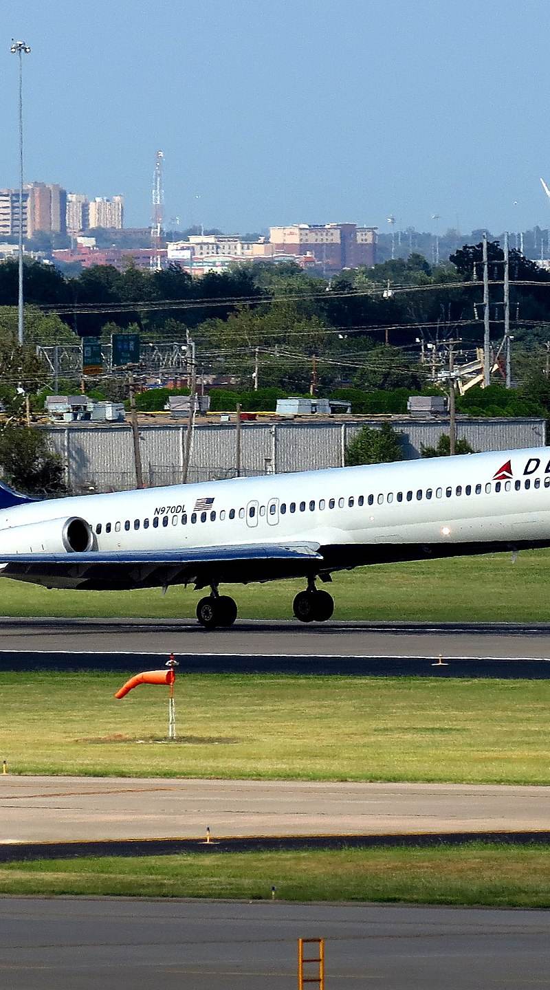 N970DL - Twin-engine aircraft