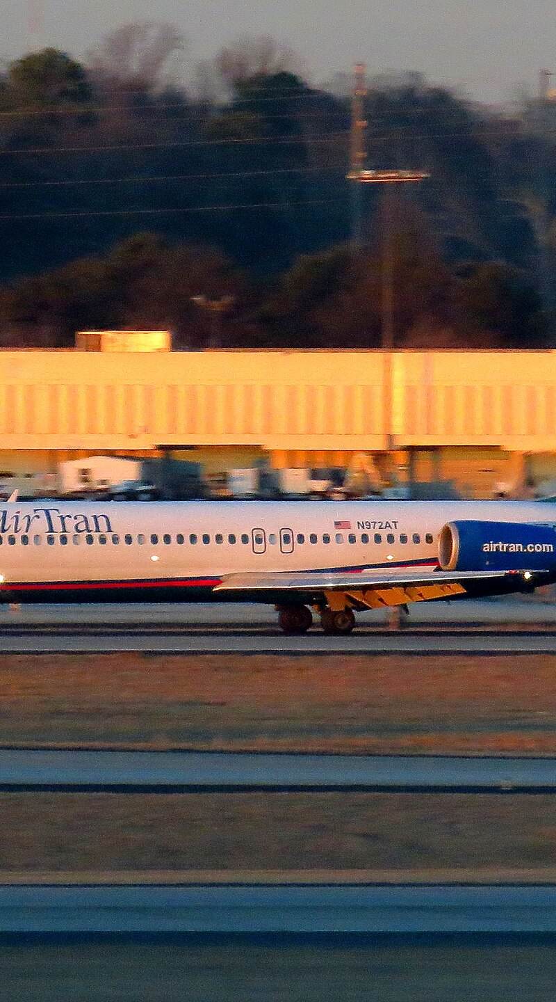 N972AT - Twin-engine aircraft