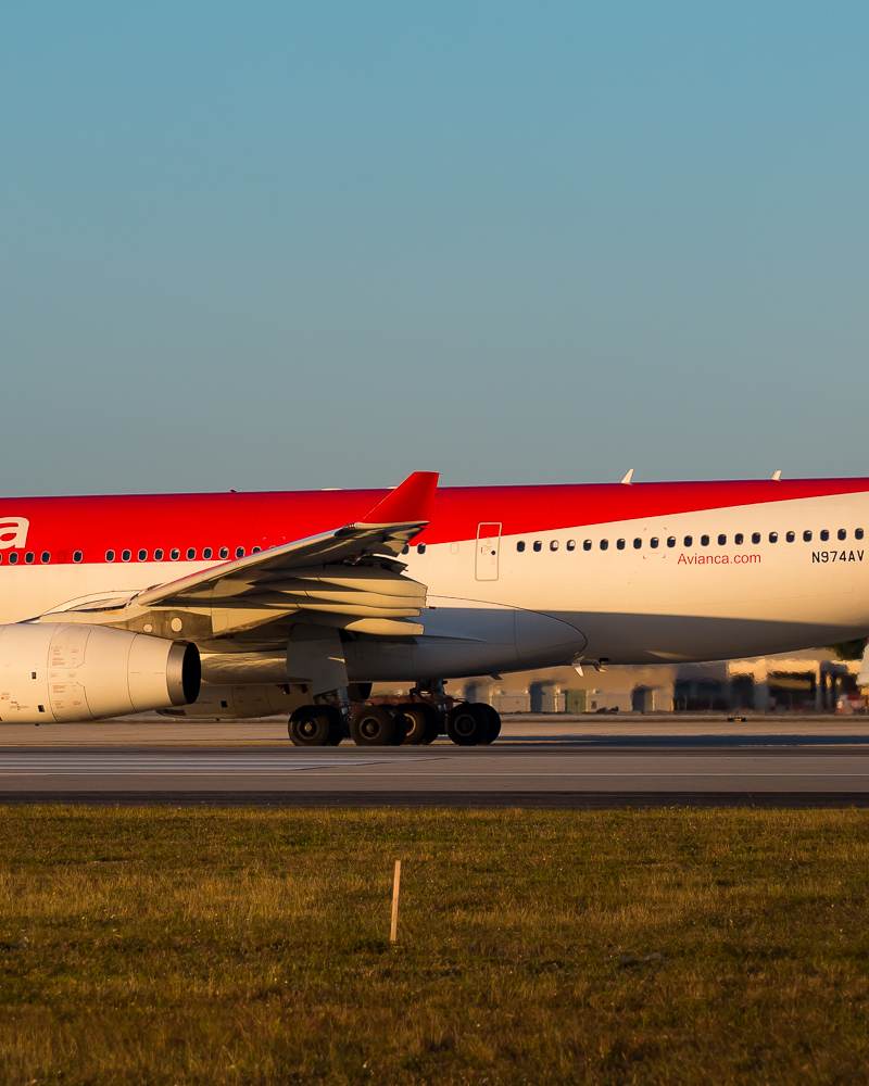 N974AV - Twin-engine aircraft