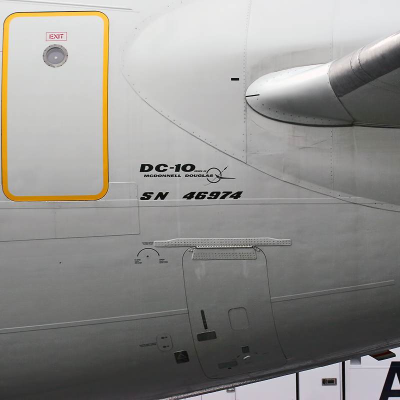 N974VV - Douglas