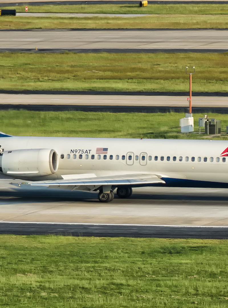 N975AT - Douglas