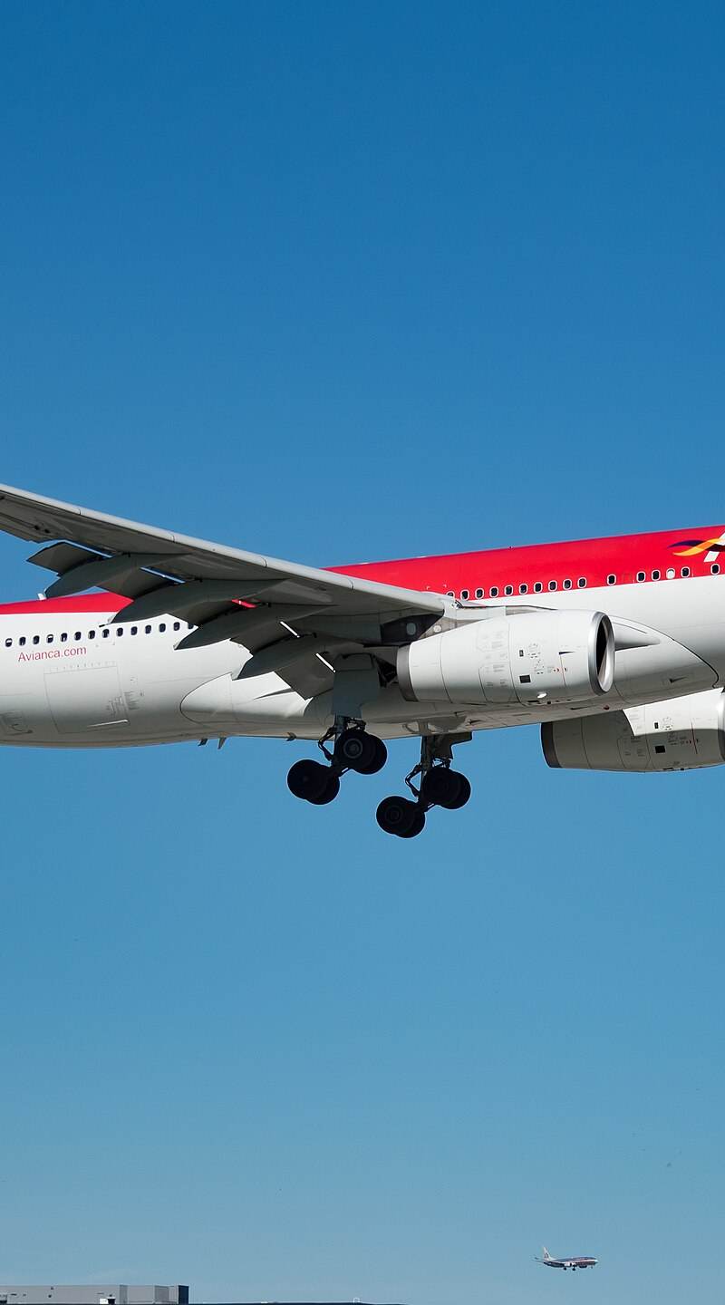 N975AV - Airbus