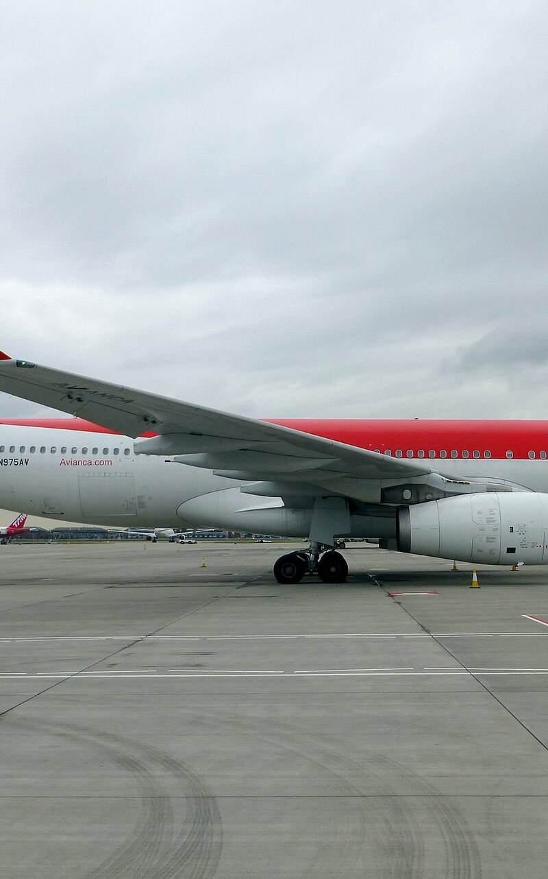 N975AV - Twin-engine aircraft
