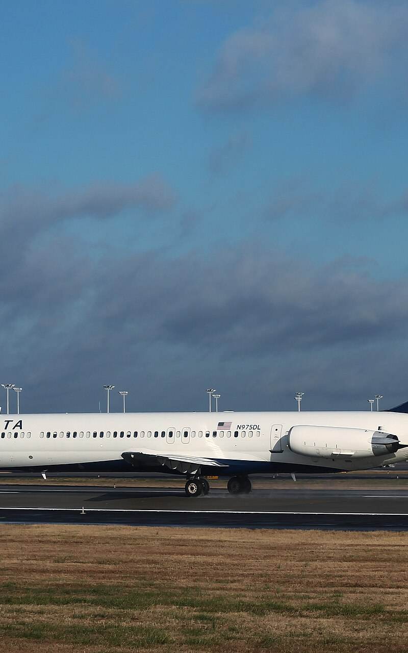 N975DL - Twin-engine aircraft