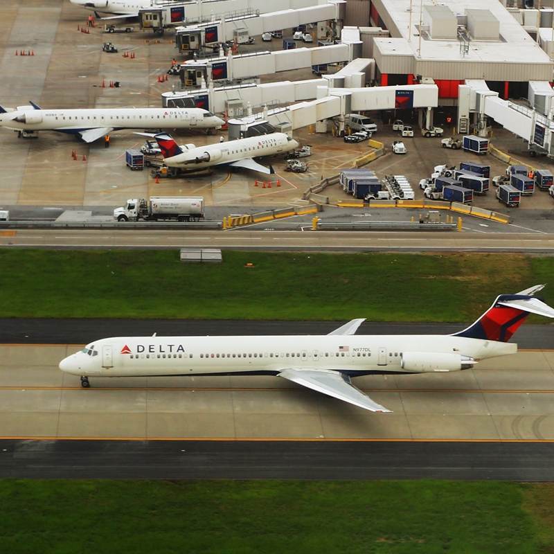 N977DL - Aircraft