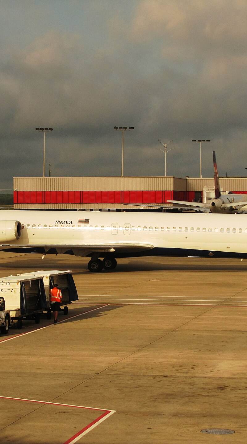 N981DL - Aircraft