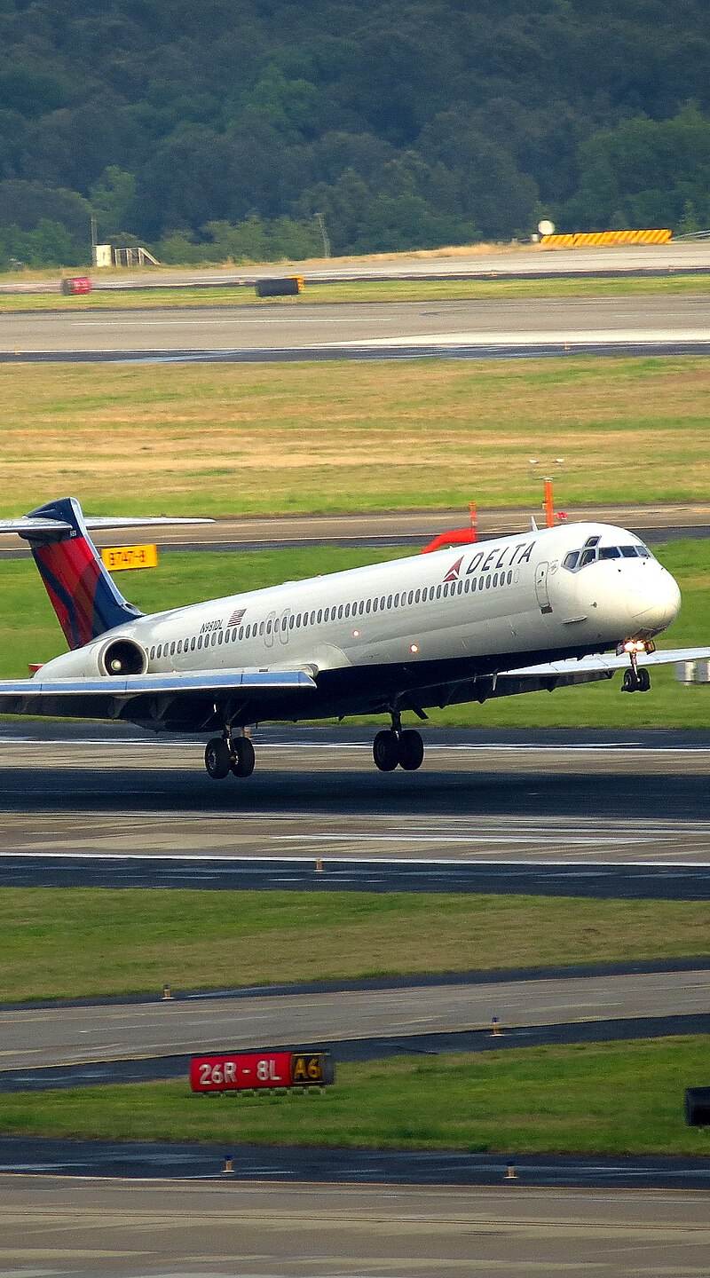 N981DL - Twin-engine aircraft