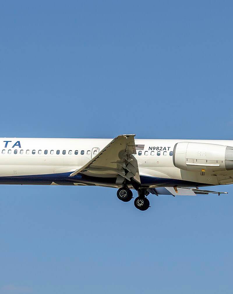 N982AT - Twin-engine aircraft