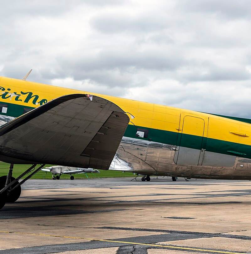 N983DC - Twin-engine aircraft