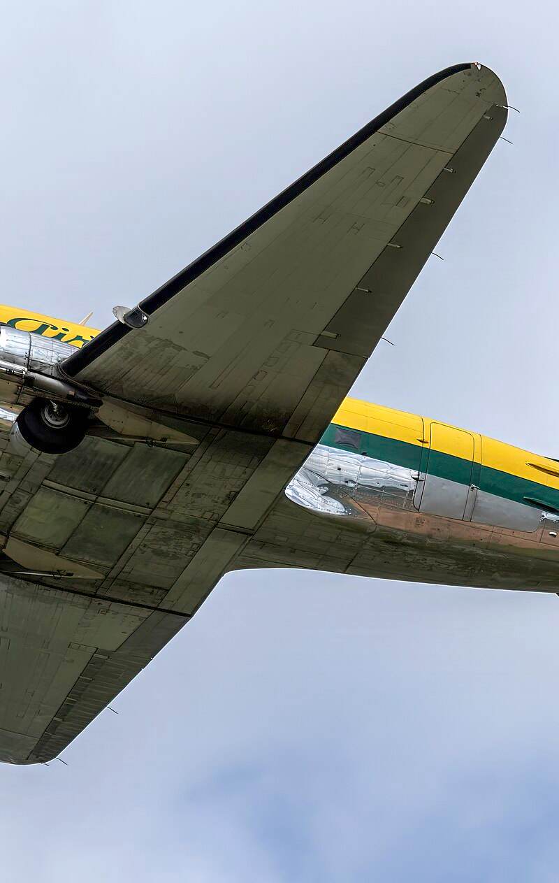 N983DC - Twin-engine aircraft