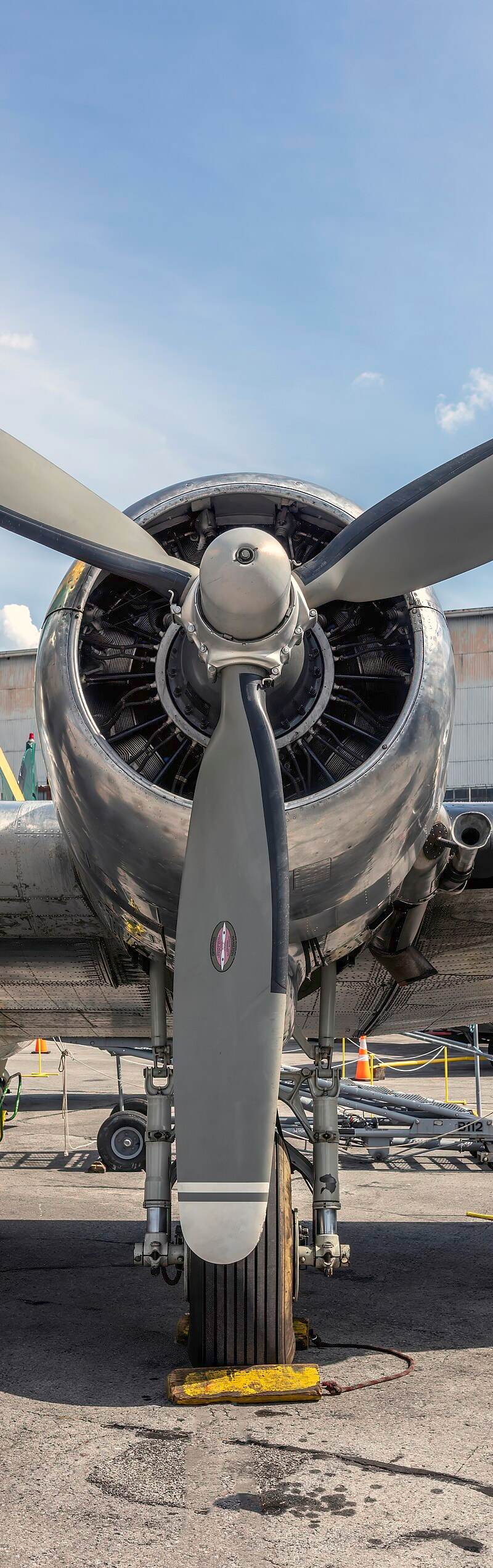 N983DC - Douglas