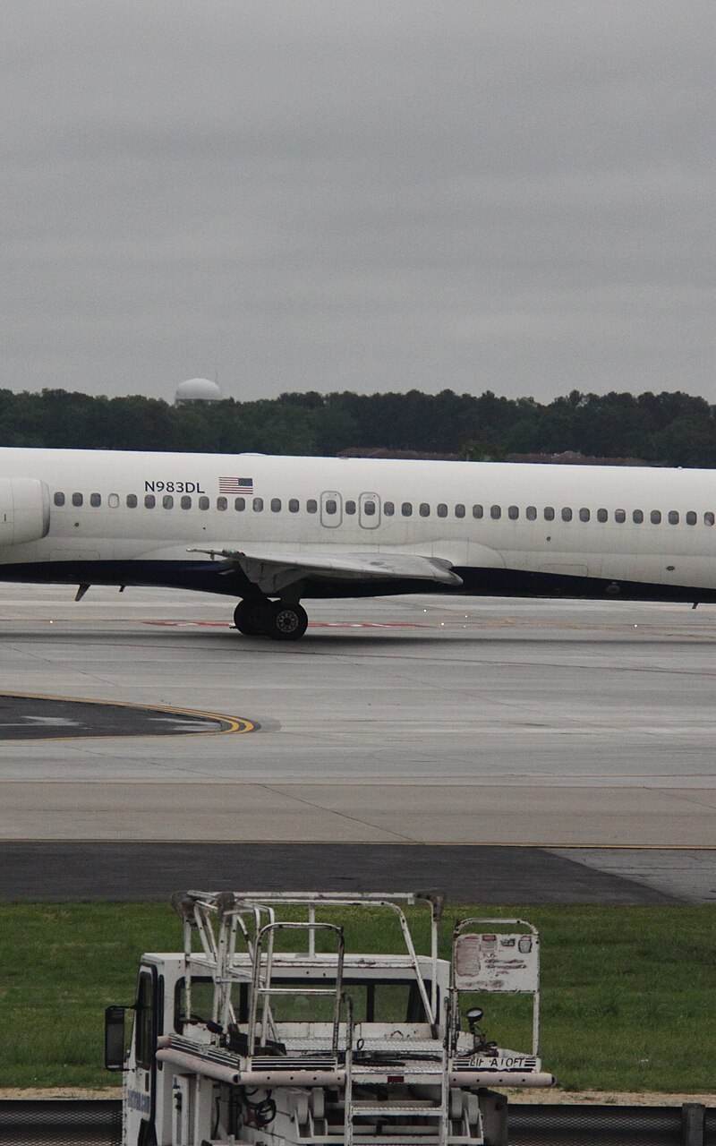 N983DL - Aircraft