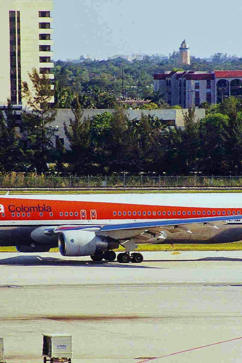 N984AN - Twin-engine aircraft
