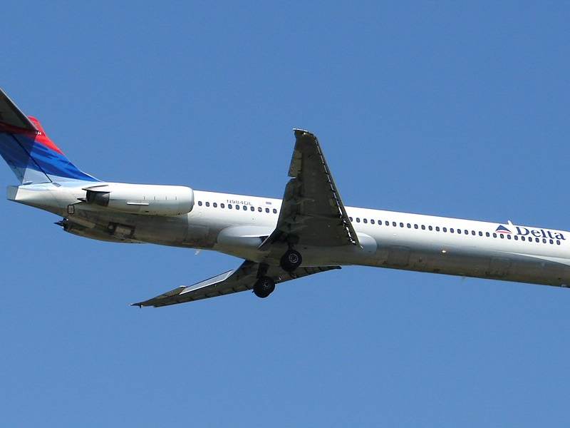N984DL - Twin-engine aircraft