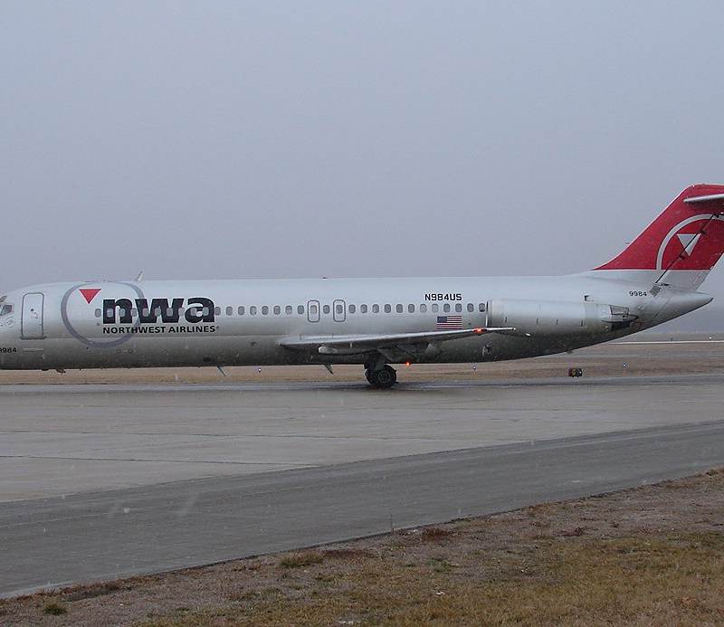 N984US - Douglas
